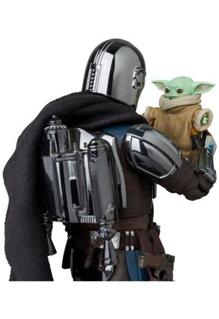 Star Wars MAFEX The Mandalorian (Celebration Exclusive Chrome Version) - Action Figures