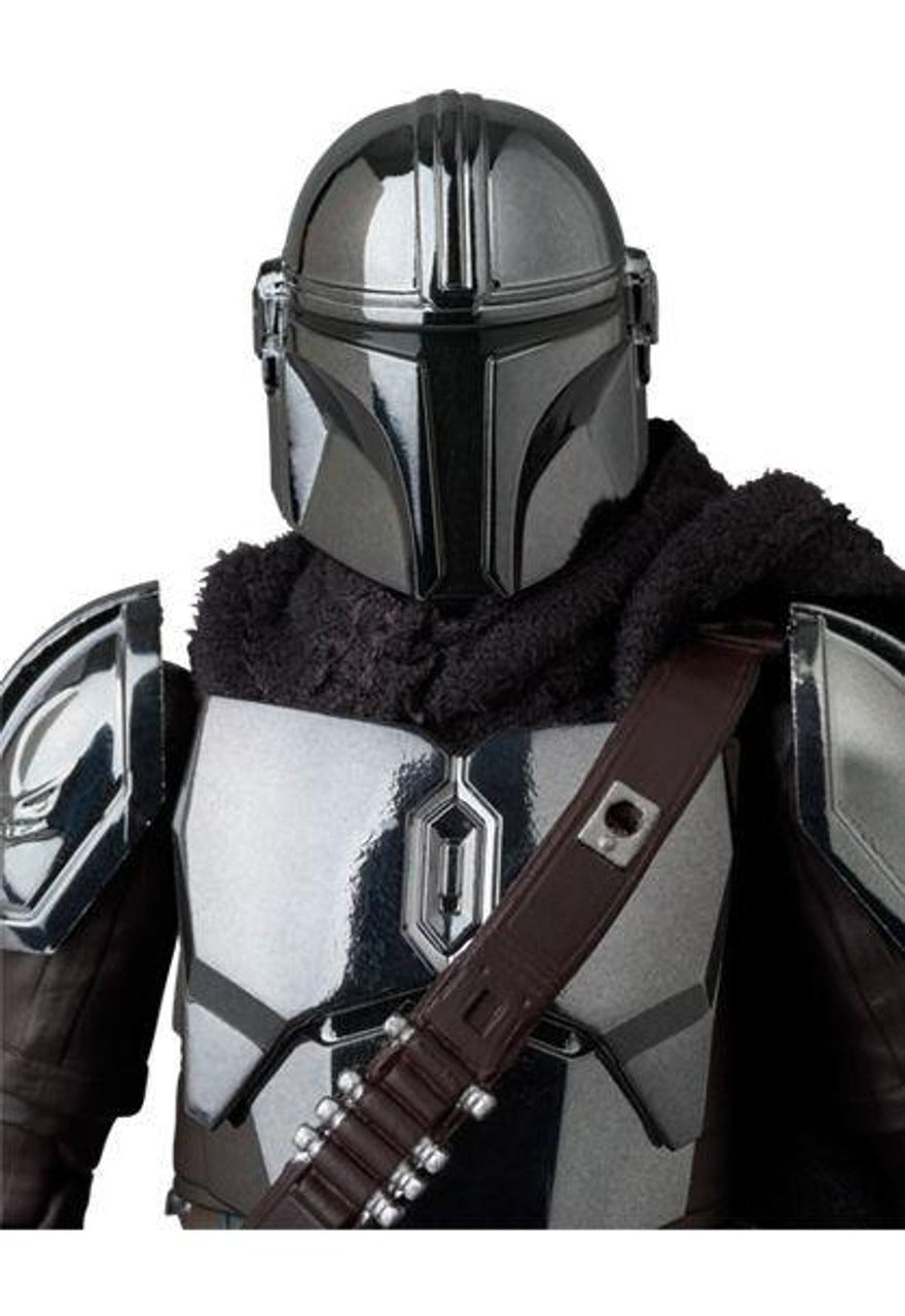 Star Wars MAFEX The Mandalorian (Celebration Exclusive Chrome Version) - Action Figures