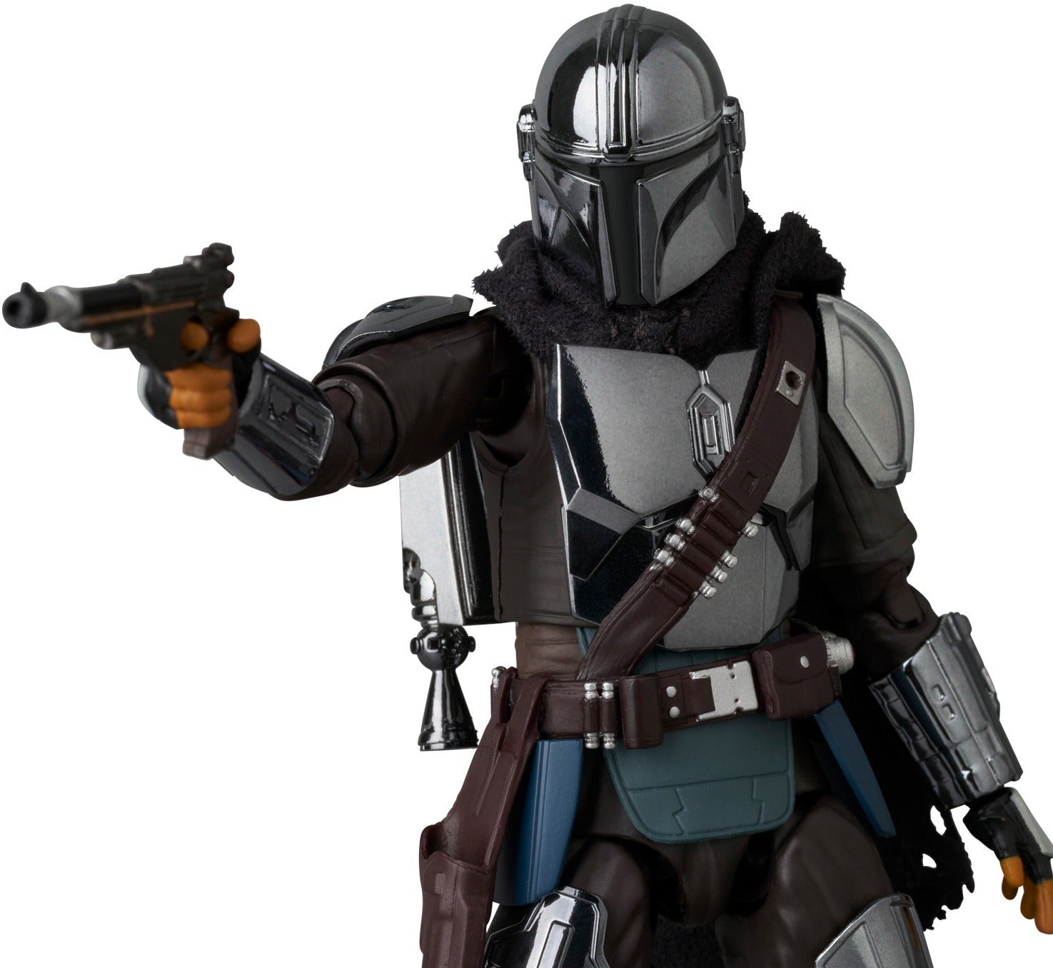 Star Wars MAFEX The Mandalorian (Celebration Exclusive Chrome Version) - Action Figures